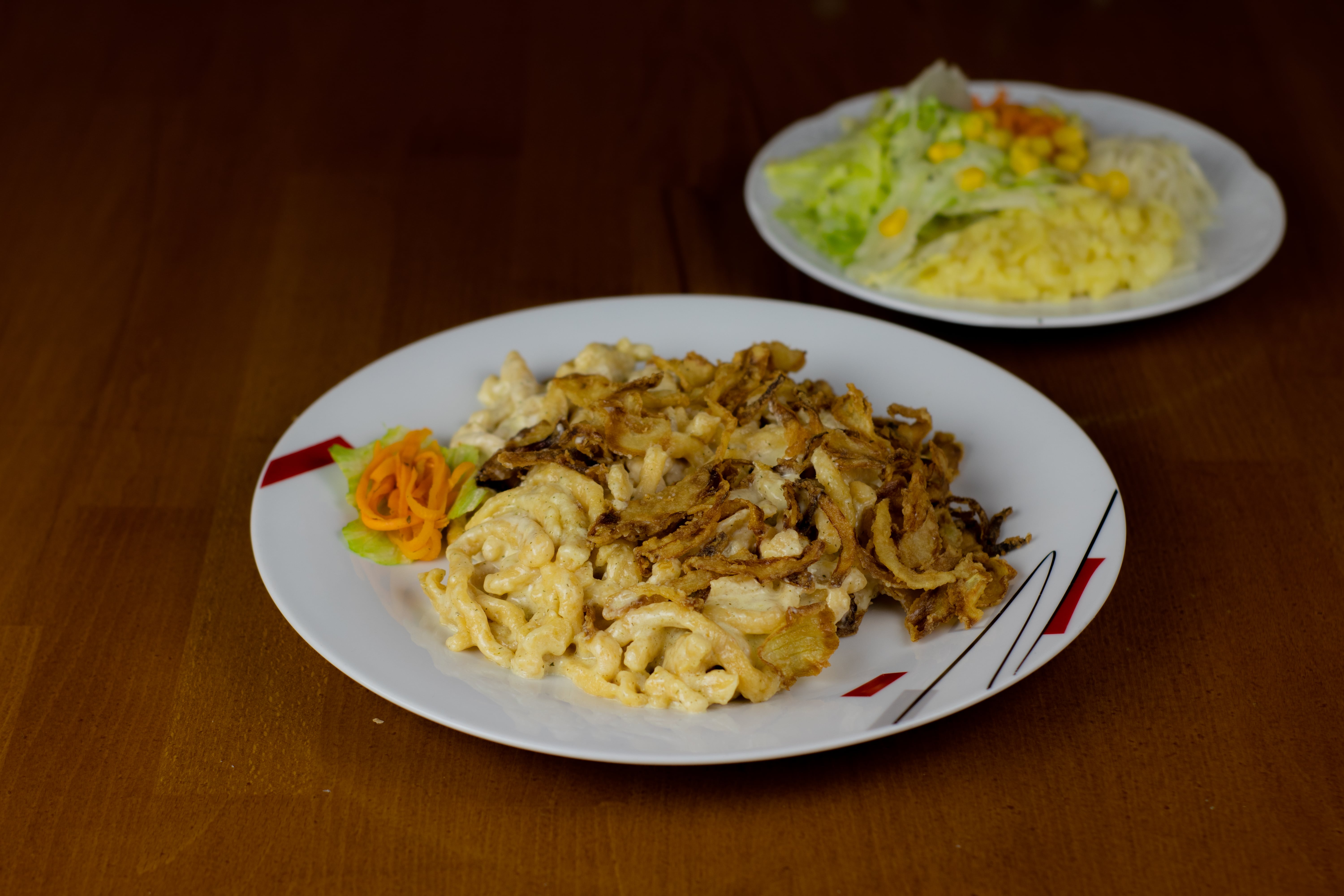 Käsespätzle mit Salat