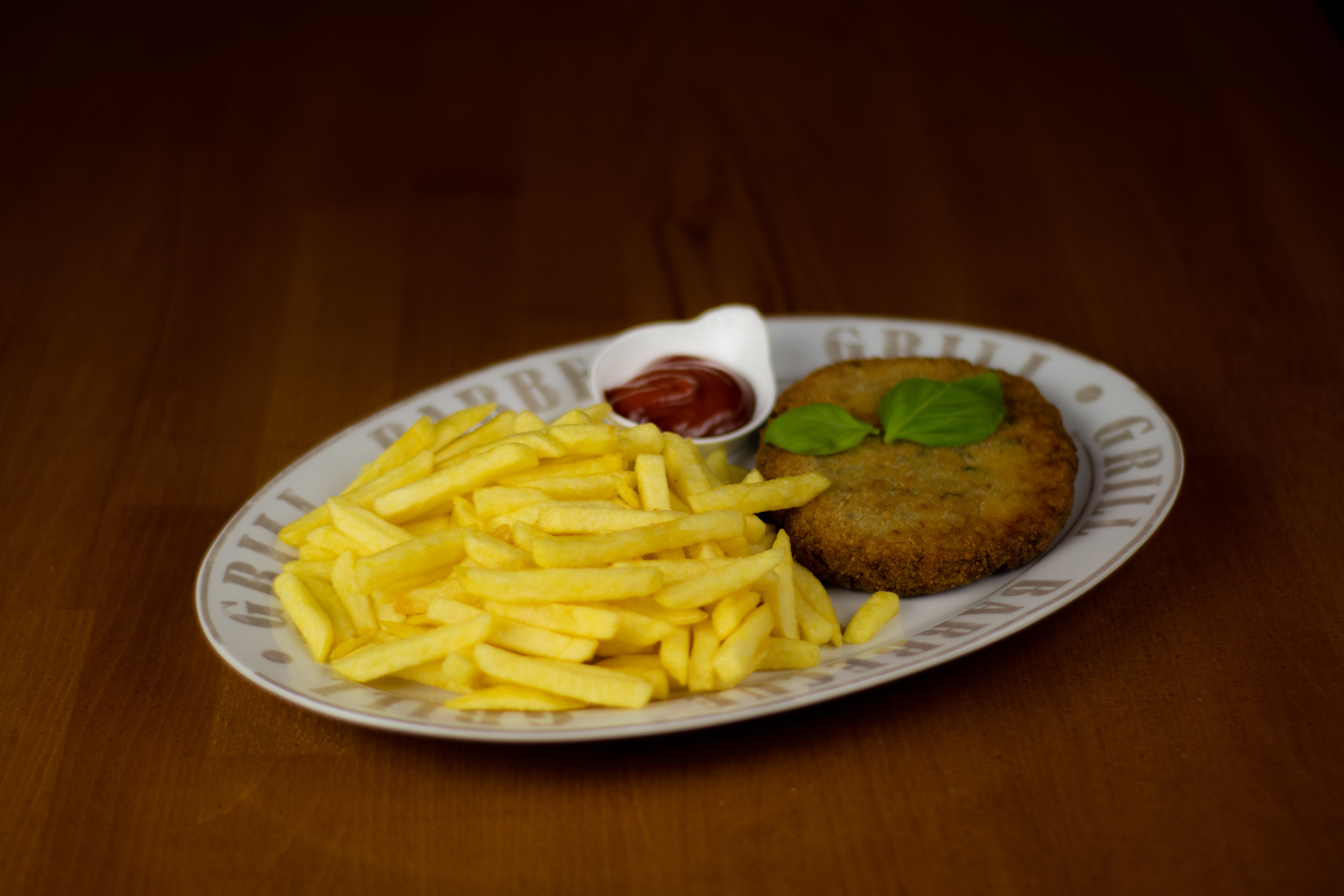 Veggie-Schnitzel mit Pommes